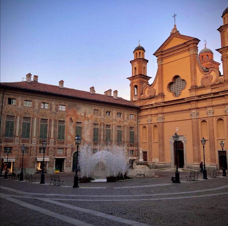 Due Finestre Sul Cortile Hotel Novi Ligure Kültér fotó
