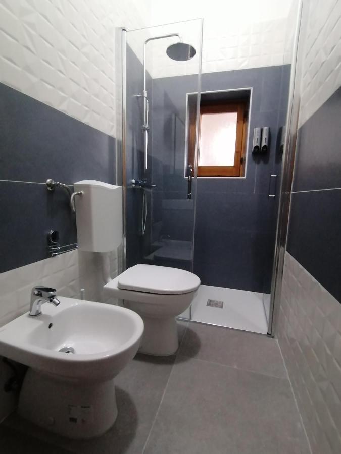 Due Finestre Sul Cortile Hotel Novi Ligure Kültér fotó